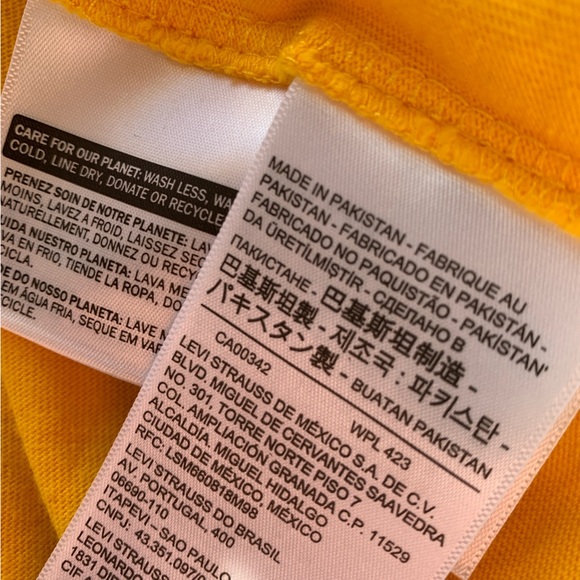 NWT Peanuts x Levi’s soccer theme tee size smalll - Picture 3 of 11